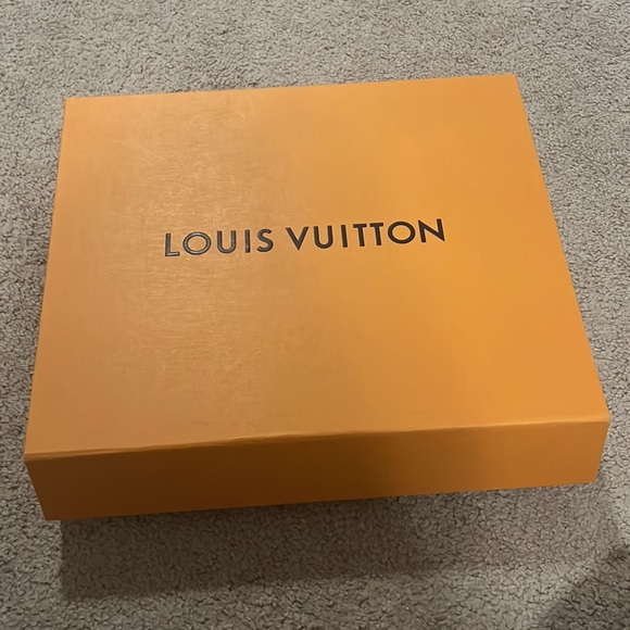 Louis Vuitton Daily Pouch - Picture 3 of 3